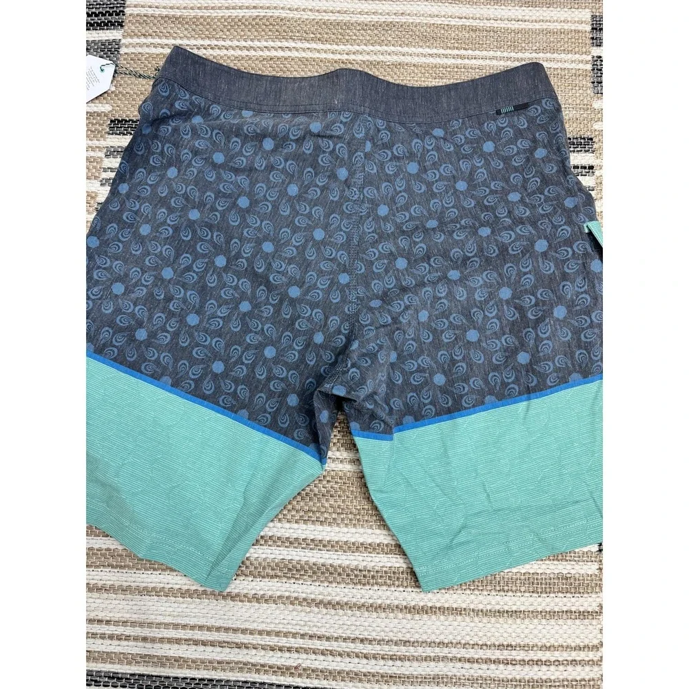 Vissla Surfrider 20 Board Shorts Mens 34 Blue Paisley Surf Beach Trunks Vacation